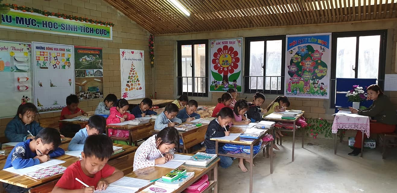 Ngôi trường như bông hoa giữa núi rừng