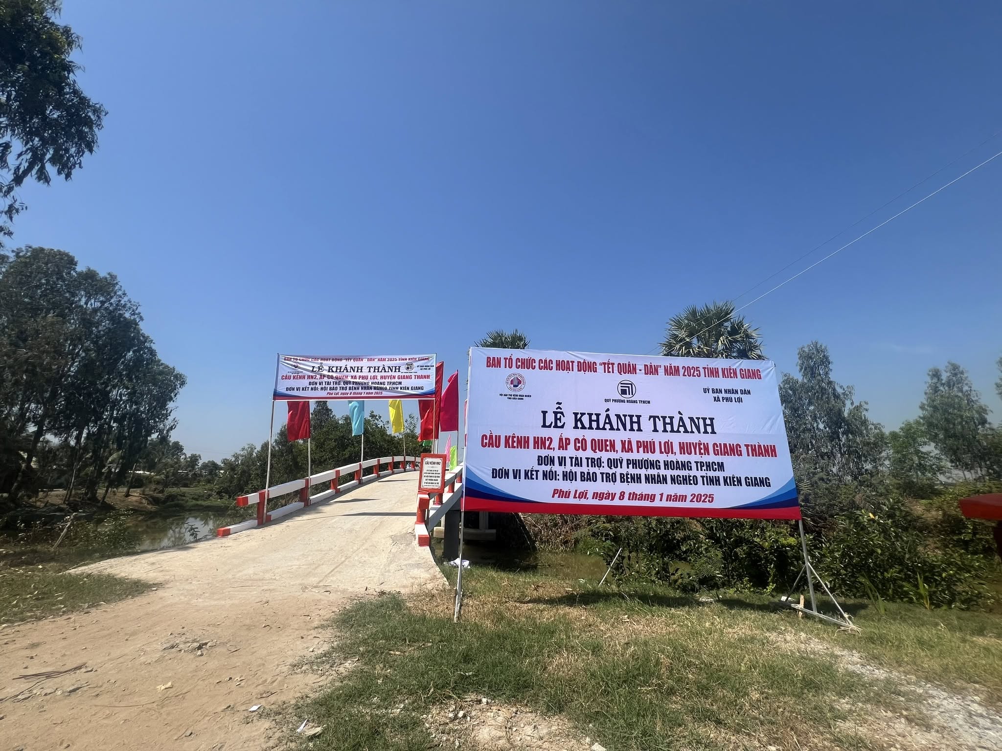 Xây cầu cho bà con ấp Cỏ Quen